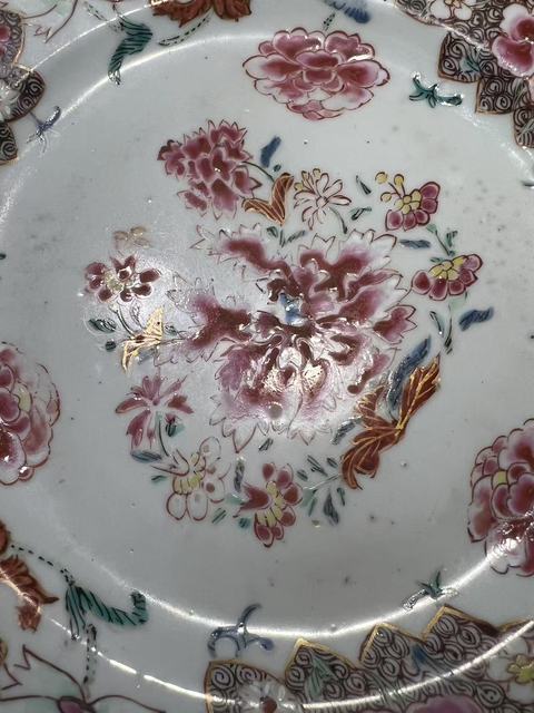 古玩陶瓷粉彩花卉紋花口盤真品鑒賞圖