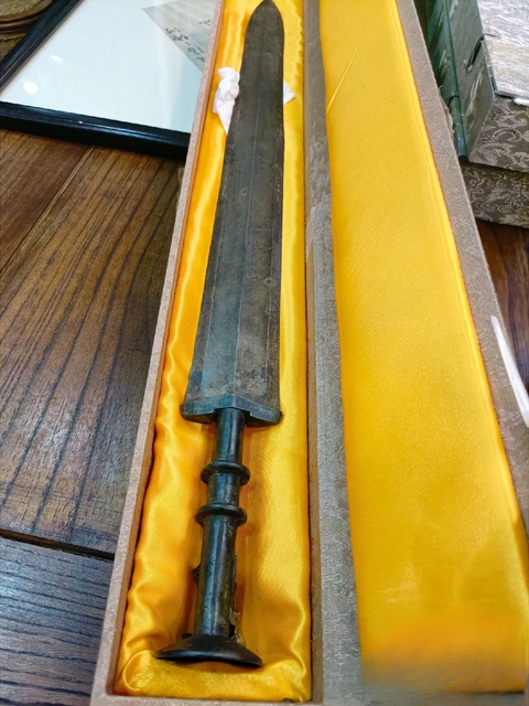 古玩銅器青銅劍真品鑒賞圖