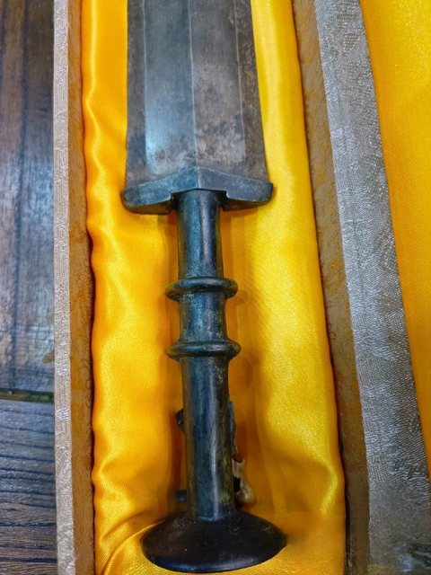 古玩銅器青銅劍真品鑒賞圖