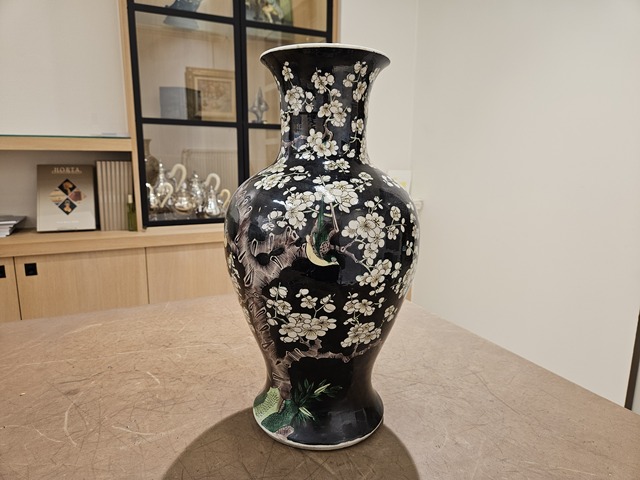 古玩陶瓷清光緒 墨地素三彩觀音尊真品鑒賞圖