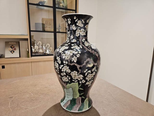 古玩陶瓷清光緒 墨地素三彩觀音尊真品鑒賞圖
