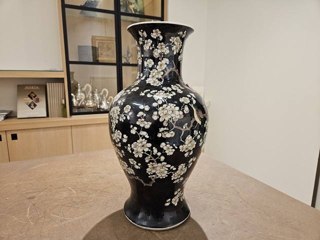 古玩陶瓷清光緒 墨地素三彩觀音尊真品鑒賞圖