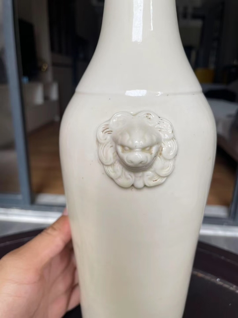 古玩陶瓷德化窯白釉雙耳瓶真品鑒賞圖