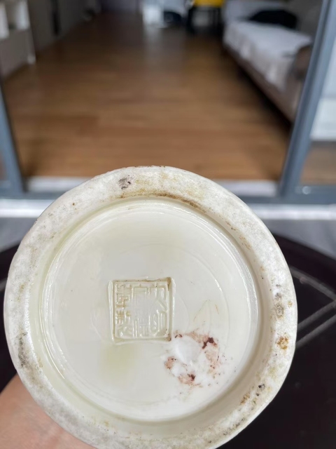 古玩陶瓷德化窯白釉雙耳瓶真品鑒賞圖
