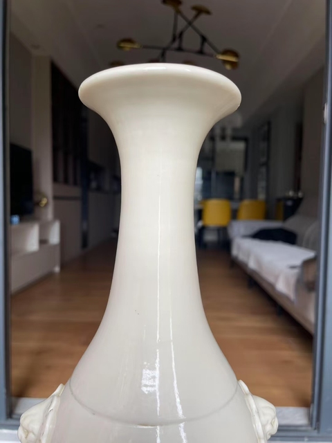 古玩陶瓷德化窯白釉雙耳瓶真品鑒賞圖