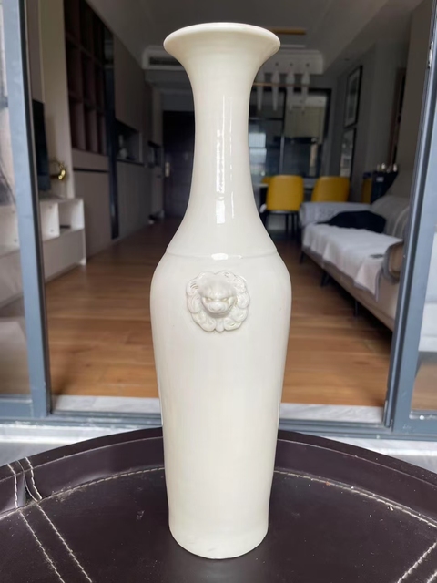 古玩陶瓷德化窯白釉雙耳瓶真品鑒賞圖