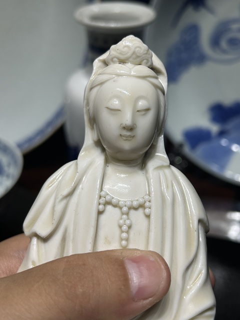 古玩陶瓷德化白瓷觀音菩薩造像真品鑒賞圖
