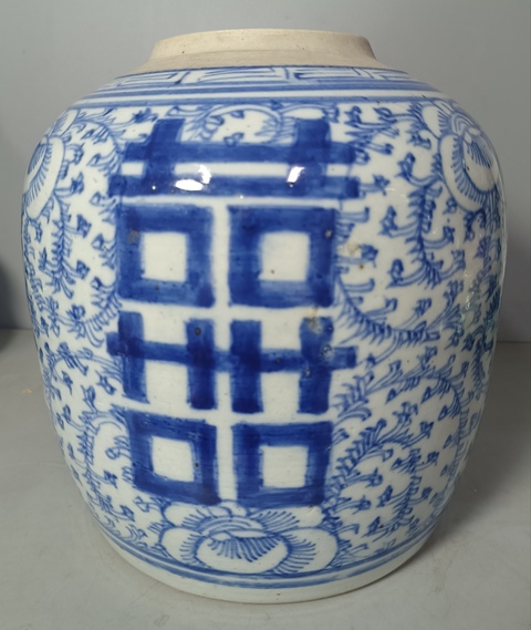 古玩陶瓷清中期纏枝花囍字紋青花罐拍賣,當前價格388元
