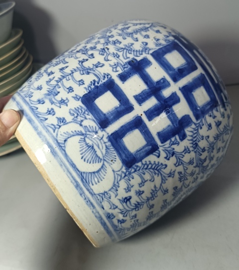 古玩陶瓷清中期纏枝花囍字紋青花罐拍賣,當前價格388元