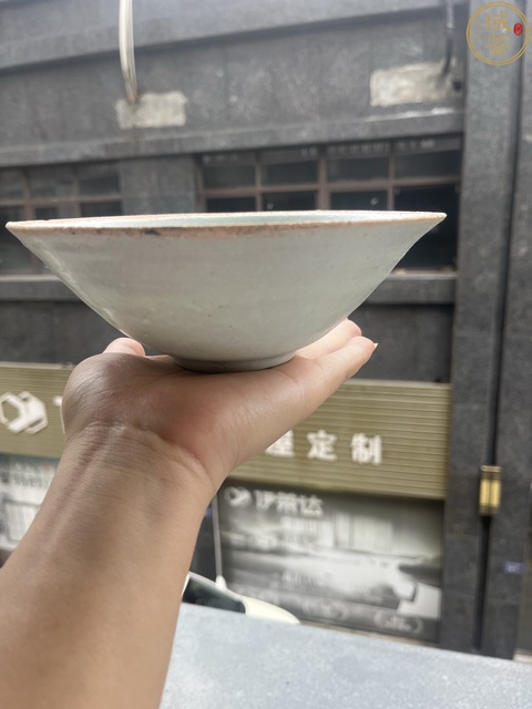 古玩陶瓷青白釉刻花卉紋斗笠碗真品鑒賞圖