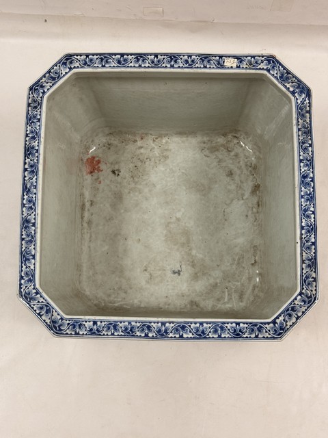 古玩陶瓷青花纏枝花卉紋冰箱真品鑒賞圖