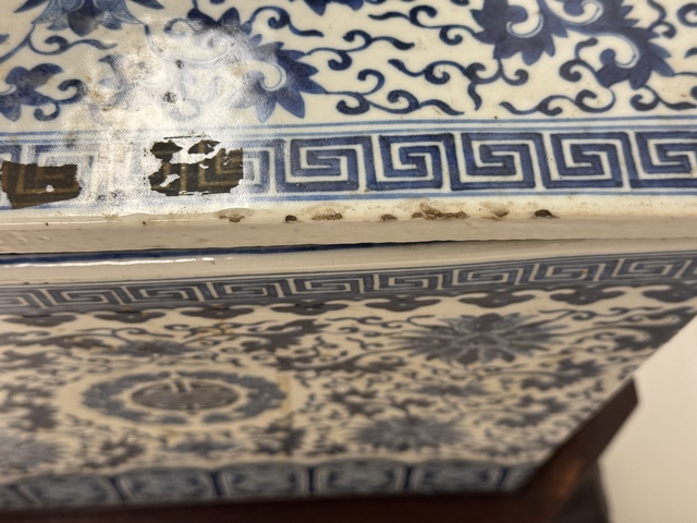 古玩陶瓷青花纏枝花卉紋冰箱真品鑒賞圖