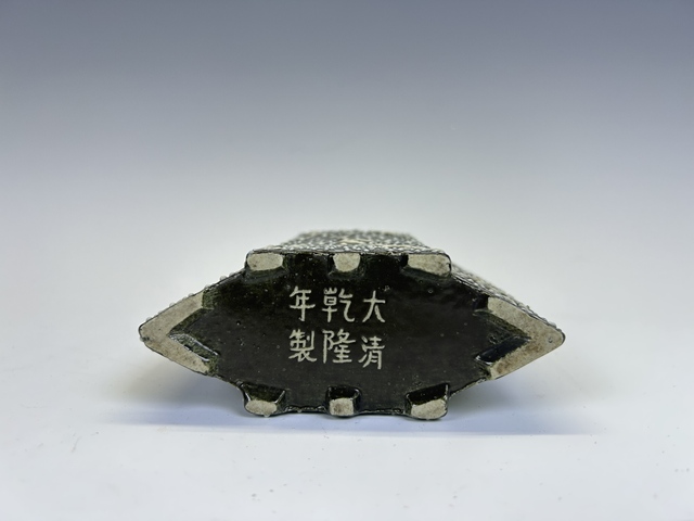 古玩陶瓷民國·瓷胎堆白花卉筆筒拍賣,當前價格1234元