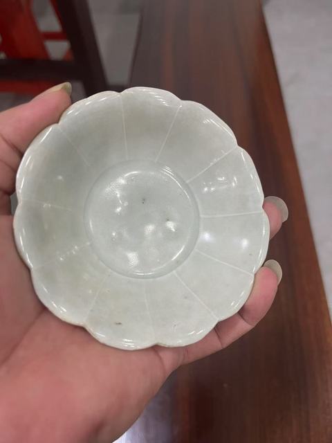 古玩陶瓷湖田窯青白釉葵口洗真品鑒賞圖