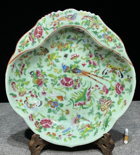 古玩陶瓷豆青釉花鳥蝶紋廣彩盤真品鑒賞圖