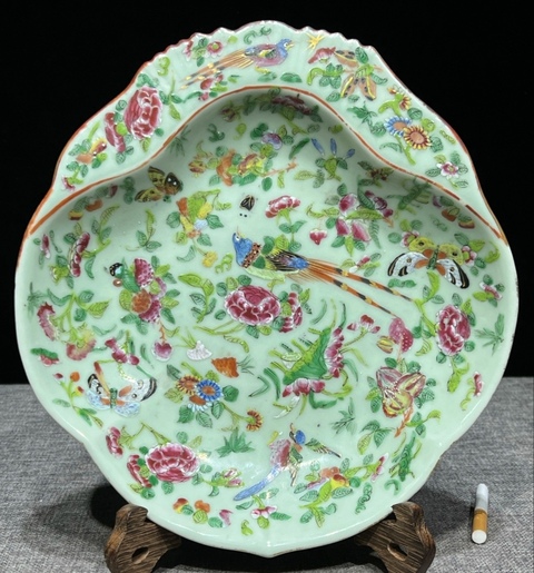 古玩陶瓷豆青釉花鳥蝶紋廣彩盤真品鑒賞圖