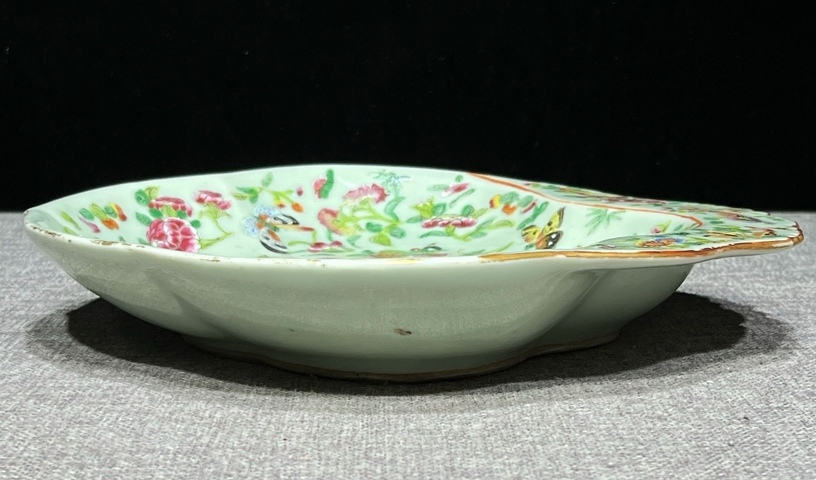 古玩陶瓷豆青釉花鳥蝶紋廣彩盤真品鑒賞圖