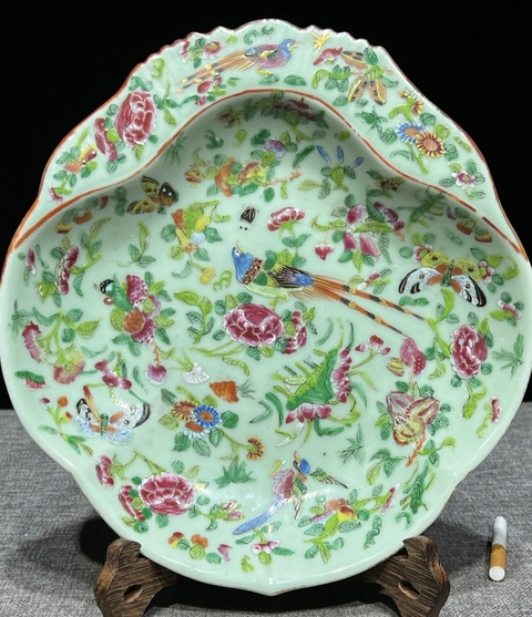 古玩陶瓷豆青釉花鳥蝶紋廣彩盤真品鑒賞圖
