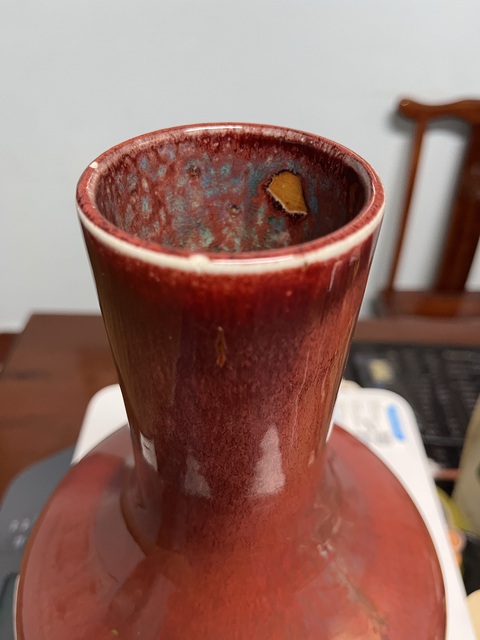 古玩陶瓷紅釉天球瓶真品鑒賞圖