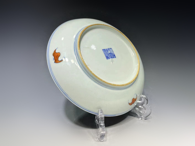 古玩陶瓷清乾隆·斗彩蓮托八寶紋盤拍賣，當前價格8180元
