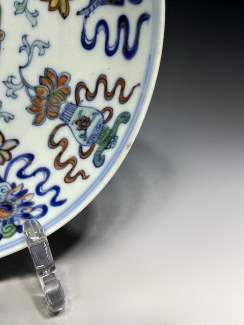 古玩陶瓷清乾隆·斗彩蓮托八寶紋盤拍賣，當前價格8180元