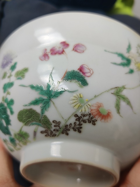 古玩陶瓷花卉紋粉彩碗真品鑒賞圖