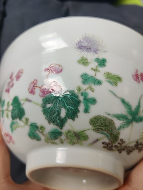 古玩陶瓷花卉紋粉彩碗真品鑒賞圖