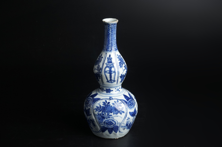 古玩陶瓷明萬歷·青花博古花卉紋葫蘆瓶拍賣，當前價格28755元