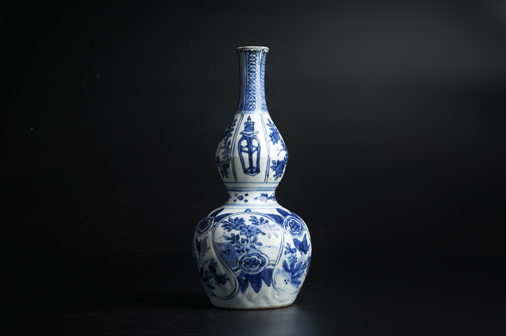 古玩陶瓷明萬歷·青花博古花卉紋葫蘆瓶拍賣，當前價格28755元