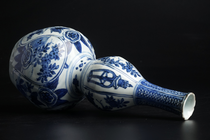 古玩陶瓷明萬歷·青花博古花卉紋葫蘆瓶拍賣，當前價格28755元