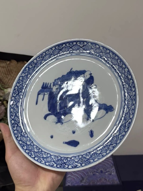 古玩陶瓷青花人物故事紋折腰盤真品鑒賞圖