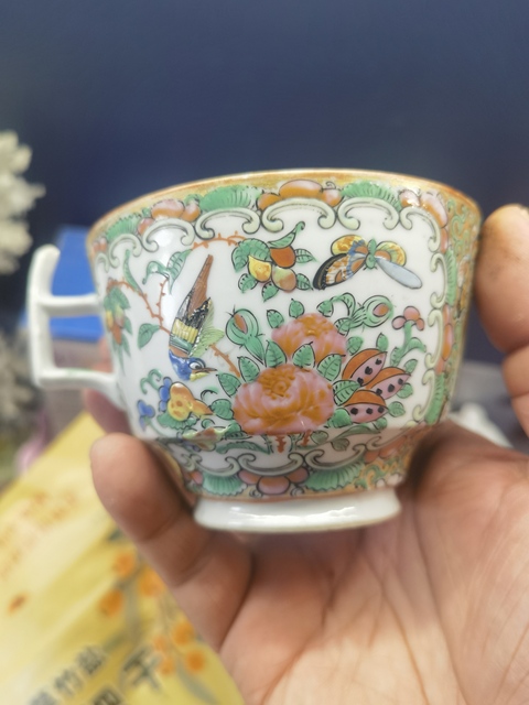 古玩陶瓷廣彩執杯真品鑒賞圖