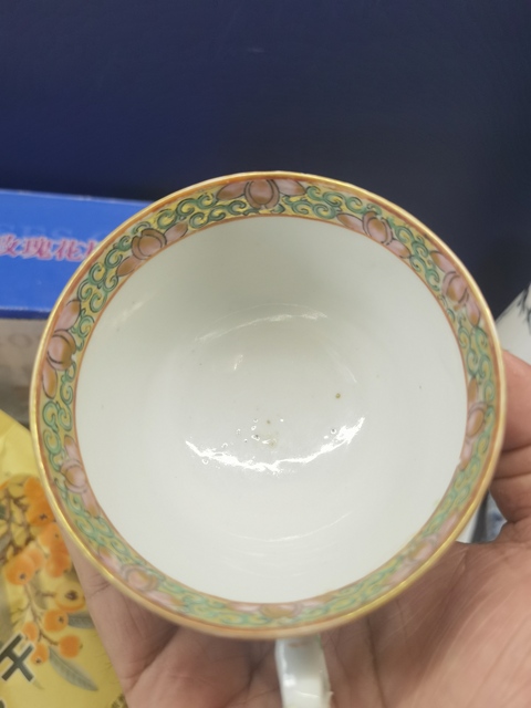 古玩陶瓷廣彩執杯真品鑒賞圖