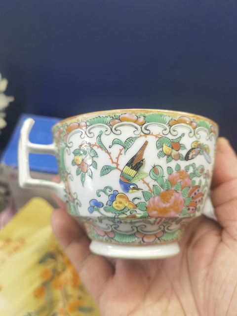 古玩陶瓷廣彩執杯真品鑒賞圖