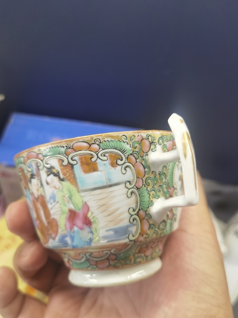 古玩陶瓷廣彩執杯真品鑒賞圖