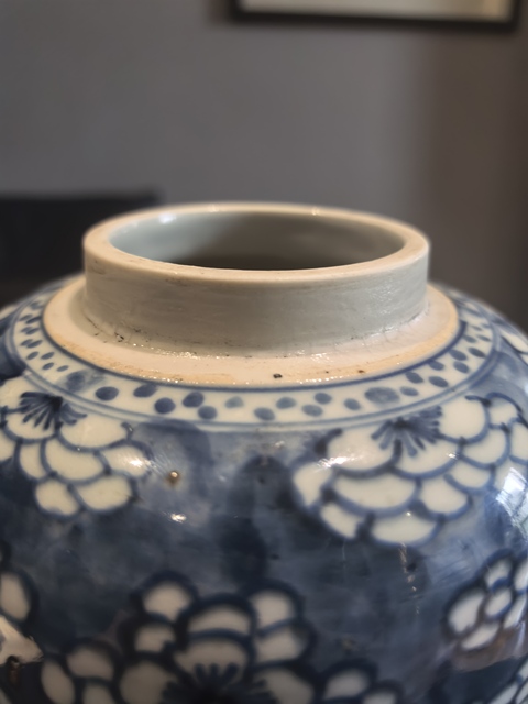 古玩陶瓷康熙·青花留白冰梅紋罐拍賣,當前價格7999元