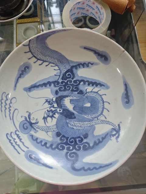 古玩陶瓷青花過墻龍紋盤真品鑒賞圖
