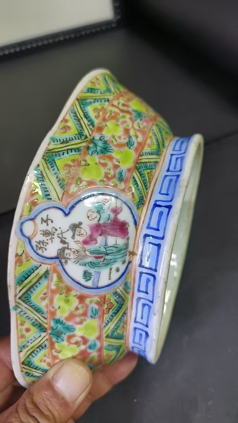 古玩陶瓷粉彩花卉開??人物海棠貢碗真品鑒賞圖
