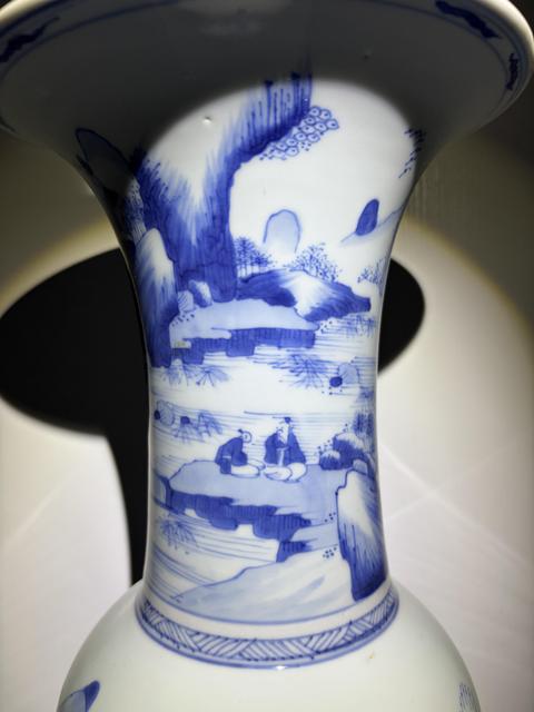 古玩陶瓷清康熙·青花山水人物紋花觚拍賣，當前價格99999元