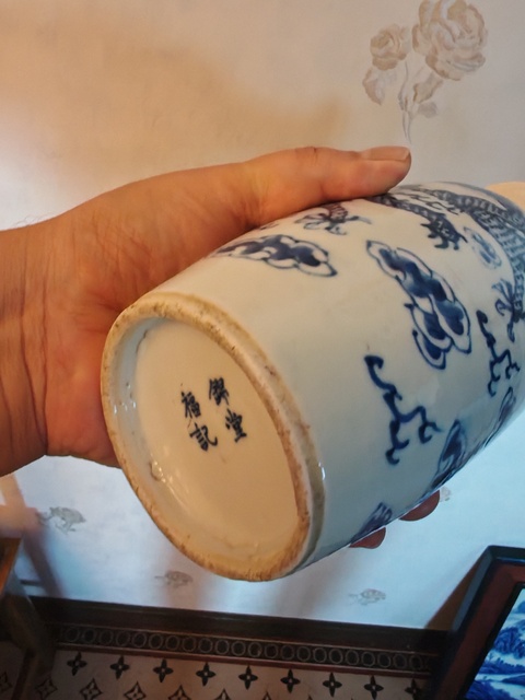 古玩陶瓷青花趕珠龍紋撇口瓶真品鑒賞圖