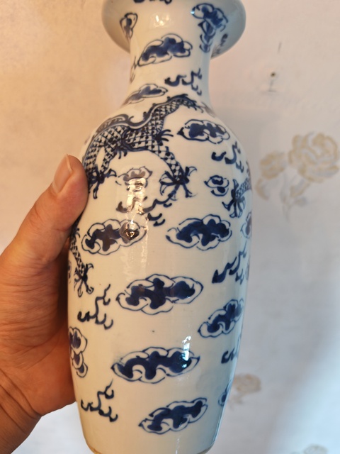 古玩陶瓷青花趕珠龍紋撇口瓶真品鑒賞圖