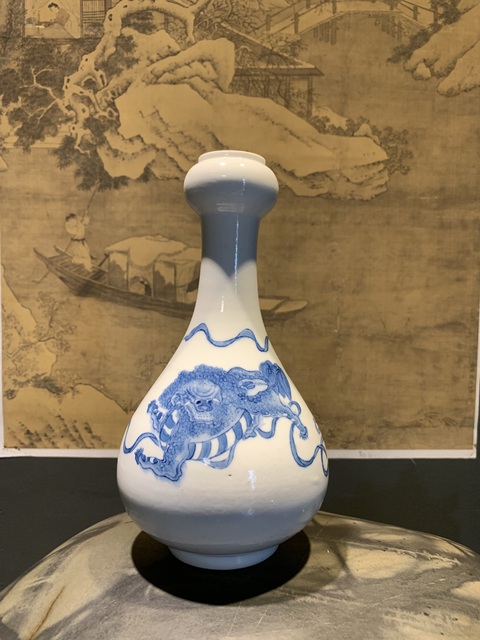 古玩陶瓷獅紋青花蒜頭瓶真品鑒賞圖
