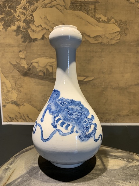 古玩陶瓷獅紋青花蒜頭瓶真品鑒賞圖