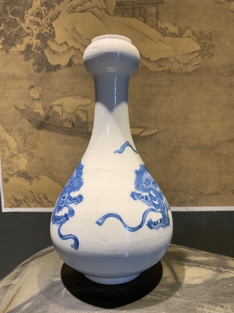 古玩陶瓷獅紋青花蒜頭瓶真品鑒賞圖