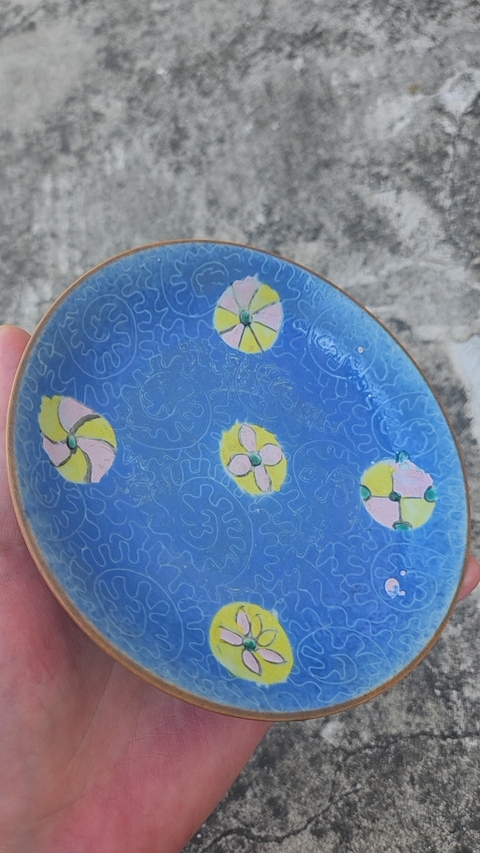 古玩陶瓷皮球花粉彩盤真品鑒賞圖