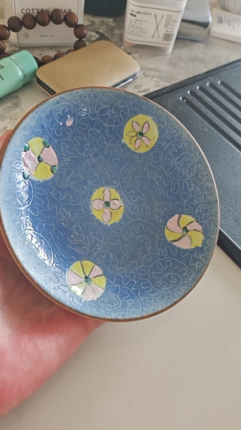 古玩陶瓷皮球花粉彩盤真品鑒賞圖