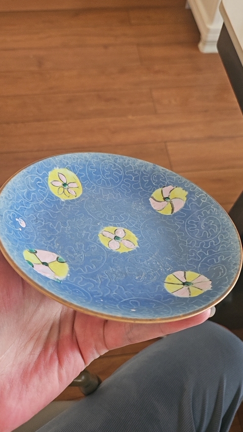 古玩陶瓷皮球花粉彩盤真品鑒賞圖