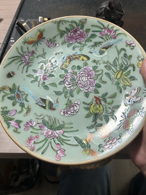 古玩陶瓷粉彩盤真品鑒賞圖