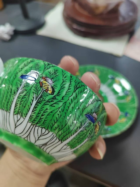 古玩陶瓷民國廣彩百財紋杯碟真品鑒賞圖
