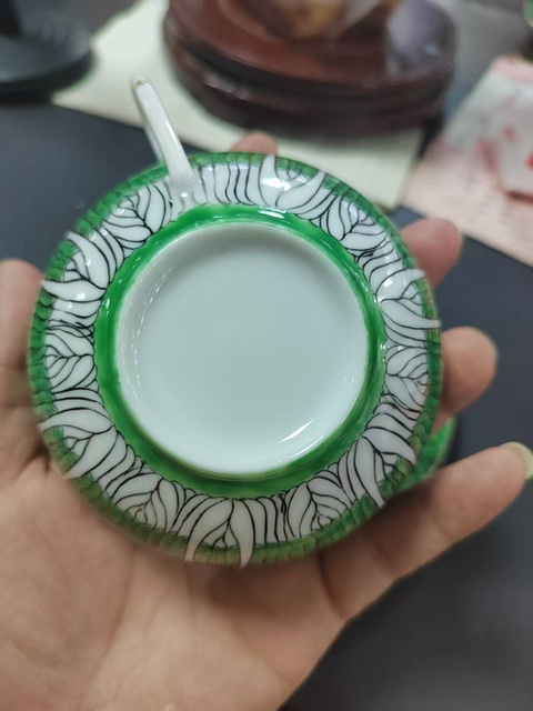 古玩陶瓷廣彩瓜瓞綿綿圖杯碟真品鑒賞圖